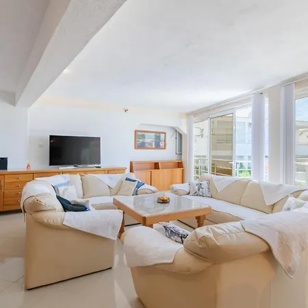 Apartment Kristina Dujmovic Baska Voda