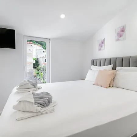 Apartment Kristina Dujmovic *