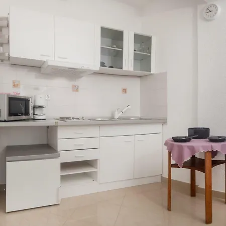 Kristina Dujmovic Apartment Baska Voda