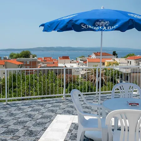 Apartment Kristina Dujmovic *